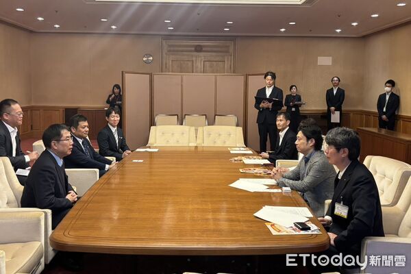 ▲台南市長黃偉哲拜會大阪市議會議長梅園周及大阪市議會日台友好議員連盟會長辻淳子，雙方暢談城市交流。（記者林東良翻攝，下同）