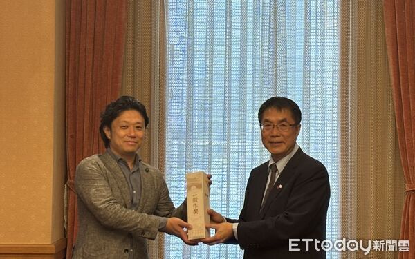 ▲台南市長黃偉哲拜會大阪市議會議長梅園周及大阪市議會日台友好議員連盟會長辻淳子，雙方暢談城市交流。（記者林東良翻攝，下同）