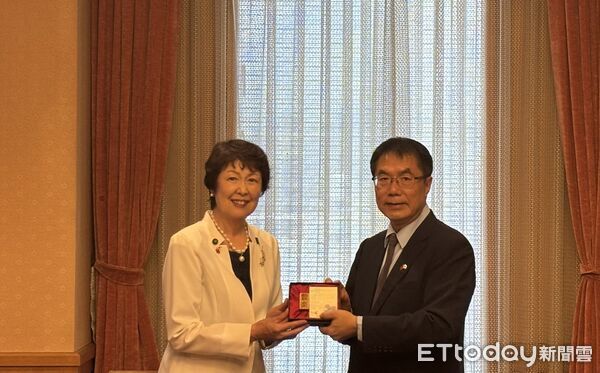 ▲台南市長黃偉哲拜會大阪市議會議長梅園周及大阪市議會日台友好議員連盟會長辻淳子，雙方暢談城市交流。（記者林東良翻攝，下同）