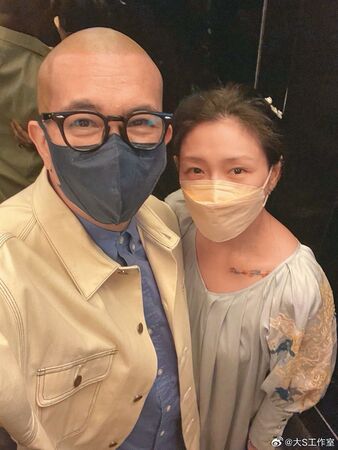 大S（右）過世1年多，如今遺產風波仍未停歇，具俊曄（左）也是核心人物。（翻攝自大S工作室微博）