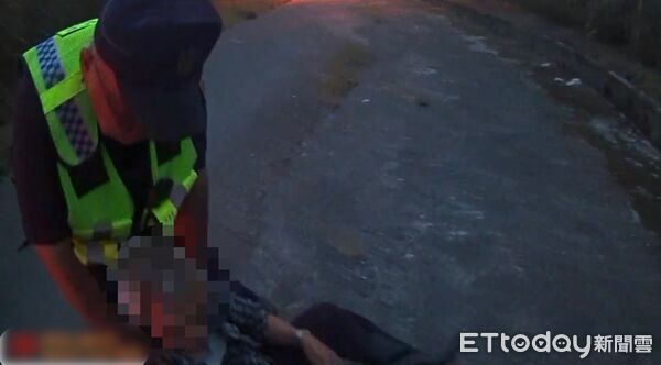 ▲陳姓男子騎機車被巡????員警發現為車牌已遭註銷。（圖／吉安警分局提供，下同）