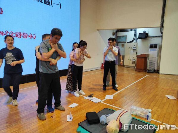 ▲台南市教育局今年暑假辦理32梯次教職員工急救教育研習，預計培訓6400人，提升校園緊急應變能力。（記者林東良翻攝，下同）