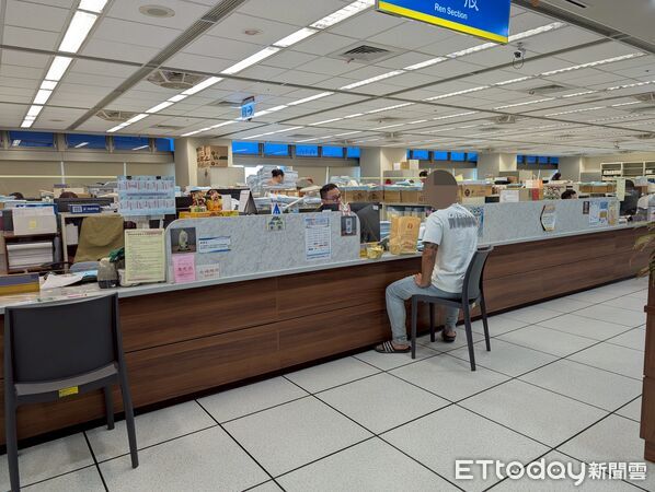 ▲▼水電老師傅開公司車慣性違規欠罰單30多萬元，僱主被強制執行幫繳清，決定把車過戶給老師傅，以後自己罰單自己繳。（圖／行政執行署新北分署提供）
