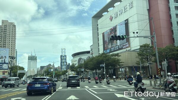 ▲▼地糖仔,巨蛋             。（圖／記者張雅雲攝）