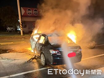 屏東34歲男深夜自撞分隔島!車子瞬間陷火海 撞上路邊車輛送醫 | ETtoday社會新聞 | ETtoday新聞雲