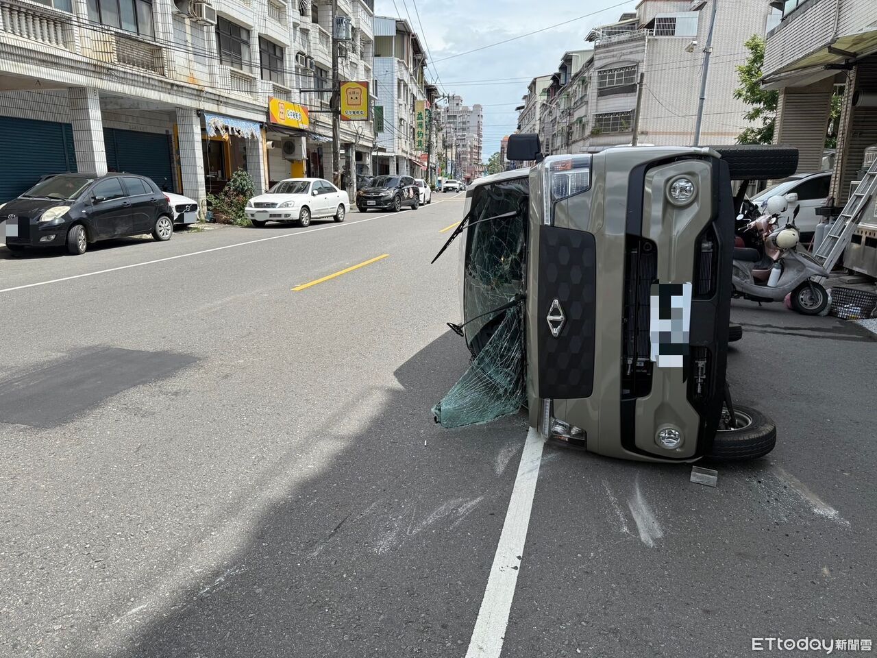 旗山喪屍開貨車逆撞小客車翻覆 異常男駕駛唾液驗出3毒反應 | ETtoday社會新聞 | ETtoday新聞雲