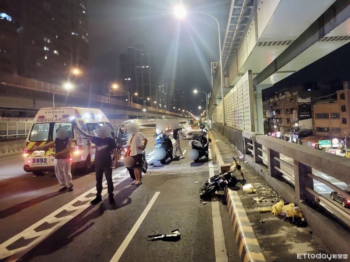 大漢橋深夜車禍!騎士高速撞飛牽車男 零件噴滿地2人重傷送醫 | ETtoday社會新聞 | ETtoday新聞雲