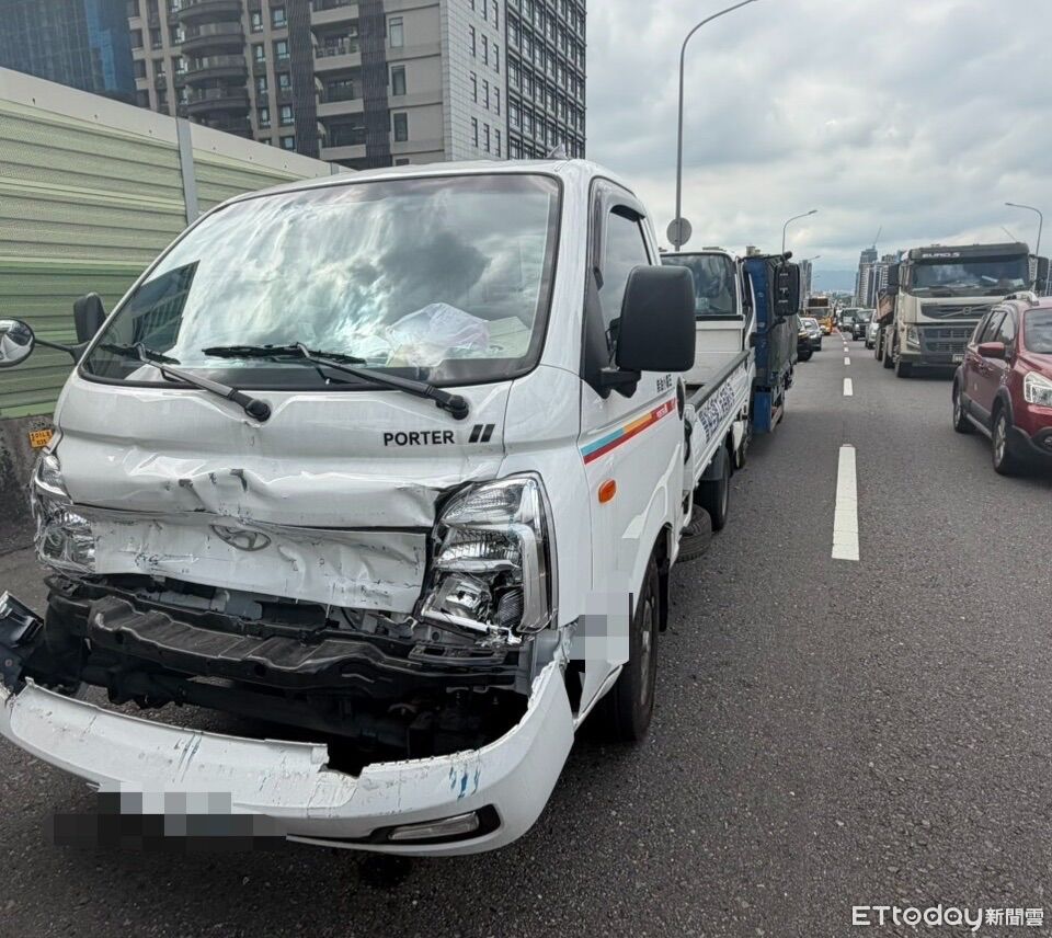 台65快速道路4車連撞2人送醫!小貨車駕駛未注意車前狀況釀禍 | ETtoday社會新聞 | ETtoday新聞雲