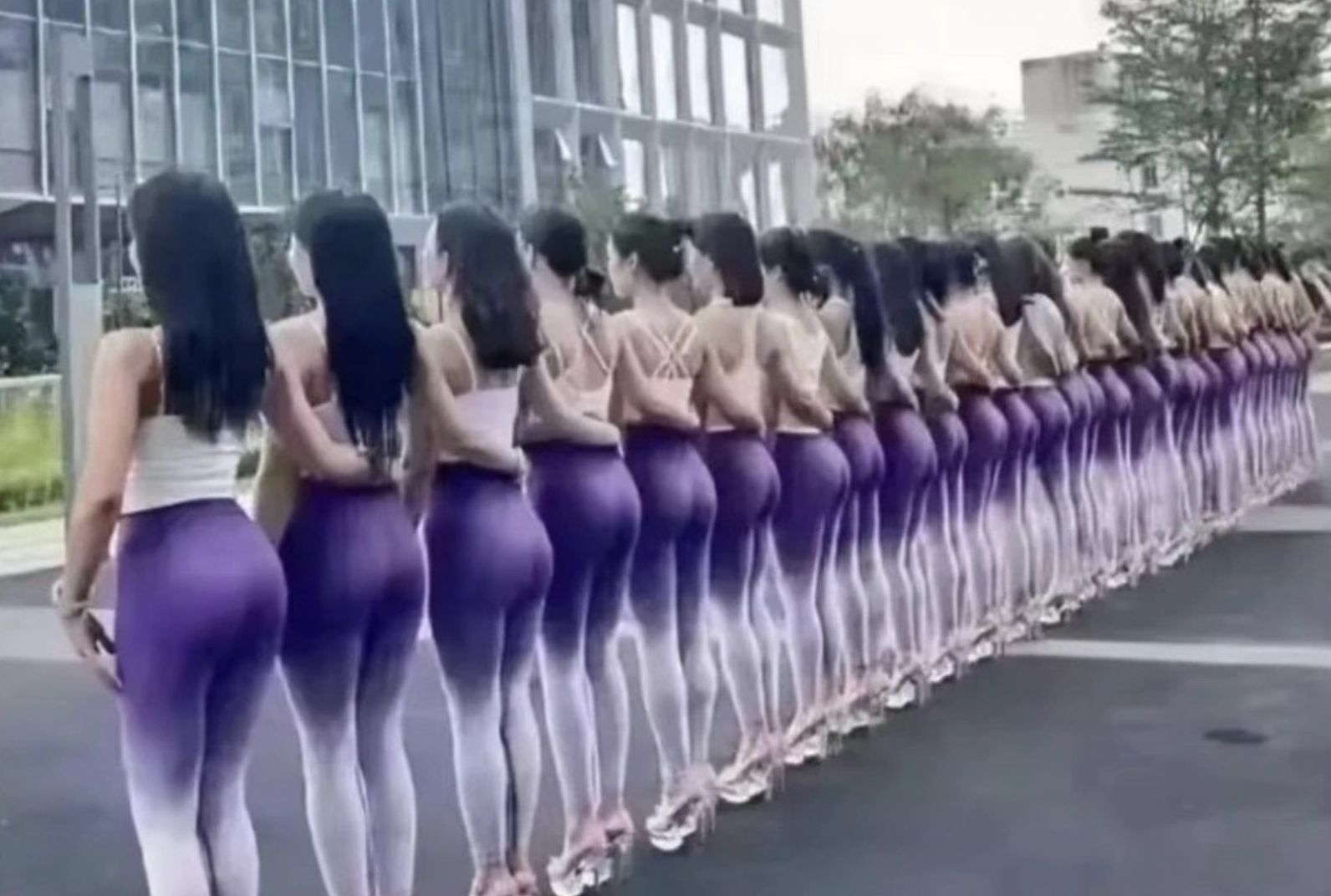 ▲恆大歌舞團。（圖／翻攝微博）
