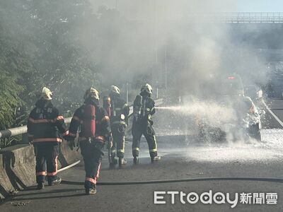 台74線火燒車！轎車突失去動力　駕駛一下車就全面燃燒