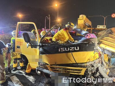 快訊/拖吊車國道猛衝「撞扁」 男子受困明顯死亡