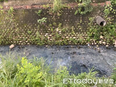 快訊／離奇！高雄鳳山大排驚見男屍「水深僅30cm」　手腳擦挫傷