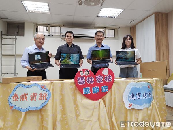 ▲學生領取全新筆電，期待運用於大學課業、程式設計及AI工具學習，迎向嶄新求學生活。（圖／記者游瓊華翻攝）