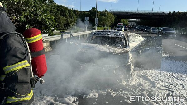 ▲▼台74線火燒車。（圖／消防局提供）