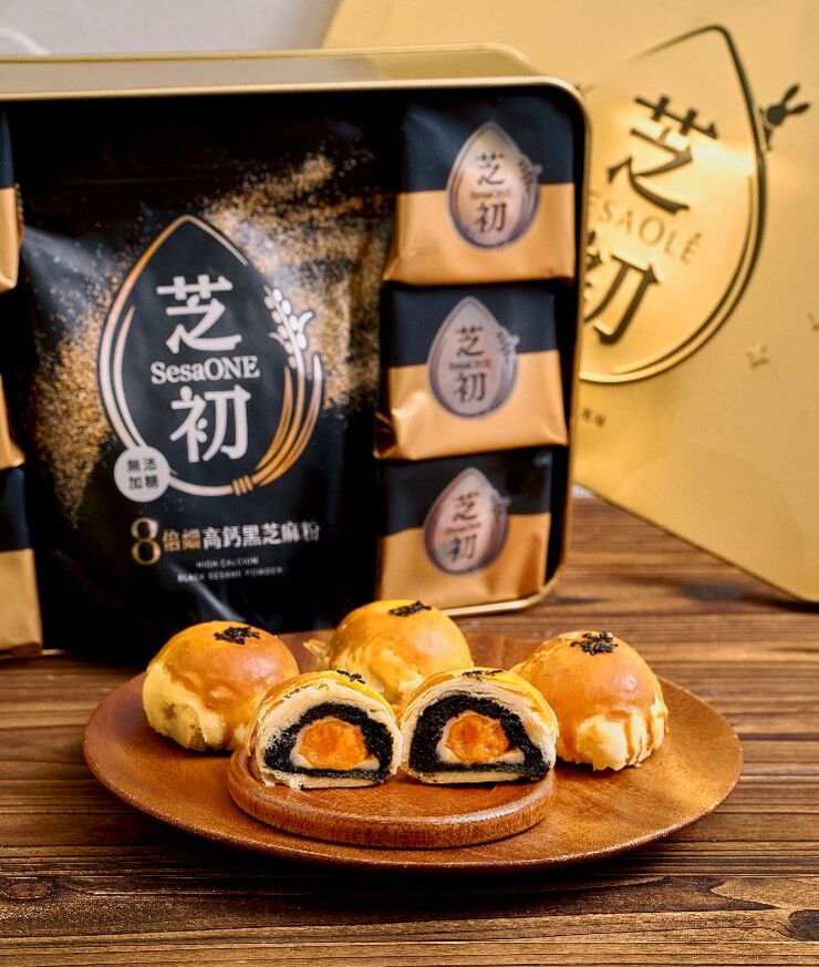 冠軍芝麻品牌* 芝初 出手！8倍細黑芝麻Q潤蛋黃酥，成中秋送禮新首選（圖／芝初提供）