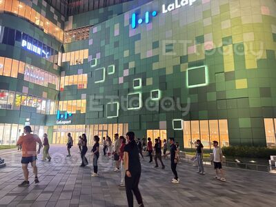 獨/台中Lalaport「無聲廣場舞」爆紅 大陸網紅:台灣人太自律