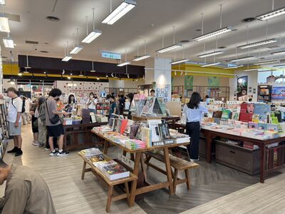 中和環球金石堂收攤出清「6本書500元」 網:從沒看過這麼多人