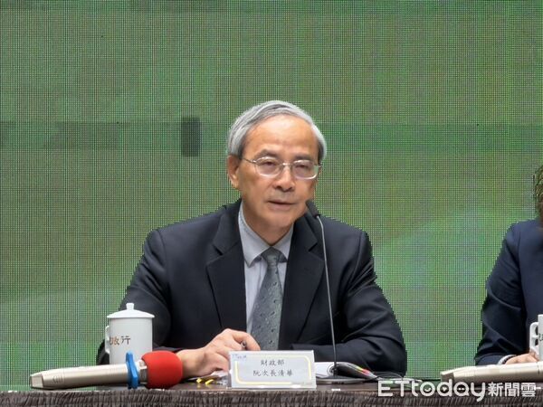 ▲▼財政部次長阮清華出席行政院會記者會。（圖／記者陳家祥攝）