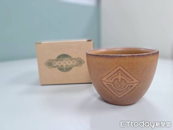 ▲台南看守所帶領收容人將陶藝技術結合在地歷史，開發「幸府滿杯」系列文創商品。（記者林東良翻攝，下同）