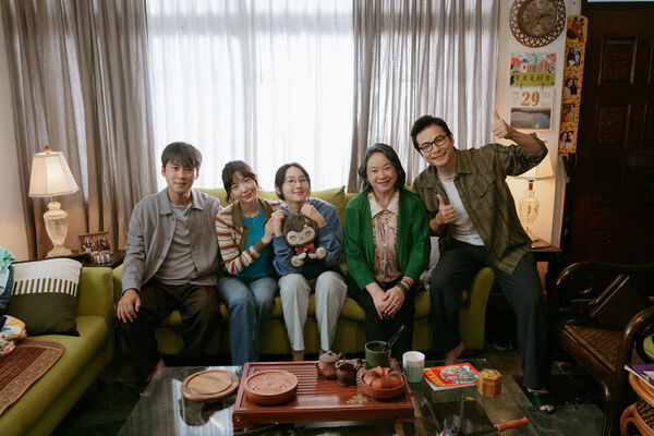 ▲《我爸我媽，有時候還有阿嬤》由陸小芬、李沐、郭雪芙、黃迪揚等人主演。（圖／一諾影視提供）