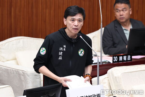 ▲▼蔣萬安市長施政報告與質詢及答覆-洪健益 。(圖/記者黃克翔攝)