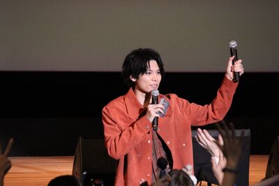 人氣男神見面會下台互動! 8月來台倒數「親自遞麥」霸氣寵粉