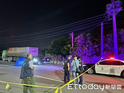 快訊/高雄離奇車禍!癌男「忽快忽慢」自撞聯結車 車頭變形慘死