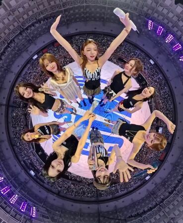 ▲TWICE續約問題引發關注。(圖/翻攝自IG)