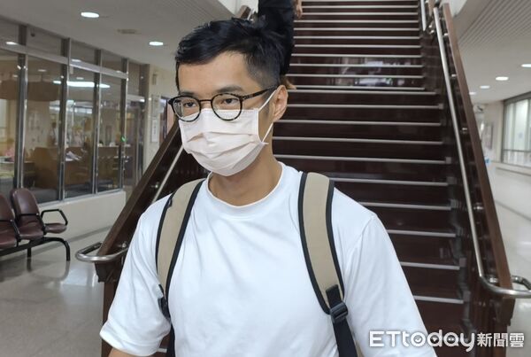 ▲▼律師鄭鴻威被控擔任詐團軍師，並與橋頭地院法官石育恩共涉洗錢，今7/16到台北地院出庭不認罪。（圖／記者黃哲民攝）