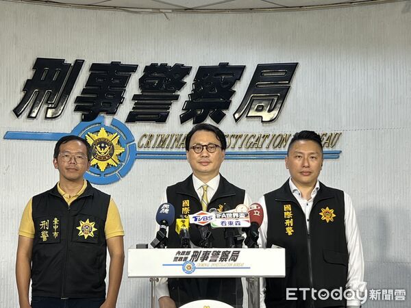 ▲台泰警方聯手破獲跨國洗錢集團，查扣逾2.9億元現金、名車等贓證物。（圖／記者張君豪翻攝）