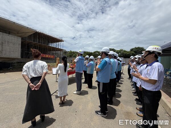 ▲▼金門「烈嶼鄉旅服轉運中心暨大橋展示館新建工程」舉行上梁祈福典禮。（圖／記者鄭逢時攝）