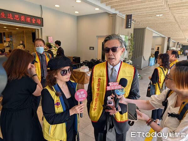▲藝人王道出席王時政告別式。（圖／記者林敬旻攝）