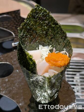 ▲開箱島語台中店9大餐檯必吃菜色　還有10道台中限定料理。（圖／記者黃士原攝）