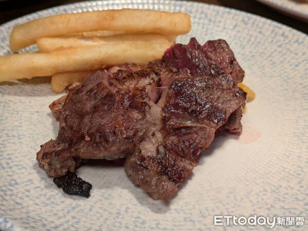 ▲開箱島語台中店9大餐檯必吃菜色　還有10道台中限定料理。（圖／記者黃士原攝）
