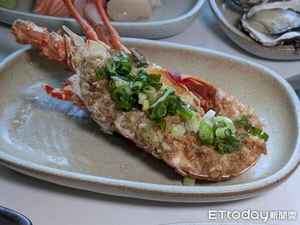 ▲開箱島語台中店9大餐檯必吃菜色　還有10道台中限定料理。（圖／記者黃士原攝）