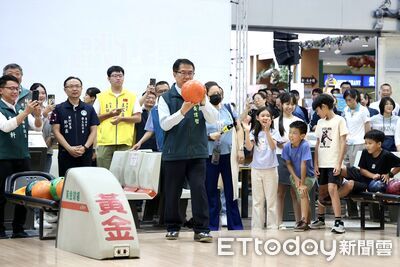 台南青春專案保齡球賽熱血開打 96名少年同場「擊」出全倒