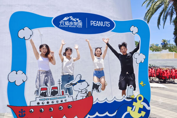 ▲▼六福村即日起推出「SNOOPY夏日祭」，水樂園搶先打造聯名主題造景、限定餐點。（圖／業者提供）