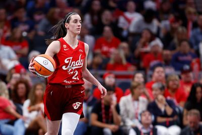 生涯夜!克拉克狂飆45分、10助攻 締WNBA史無前例紀錄