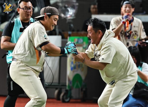 ▲▼平野惠一、王政順。（圖／中信兄弟提供）
