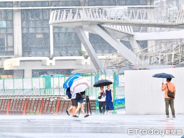 南部對流稍減弱 轉「全台接棒下雨」：陸續進入降雨範圍