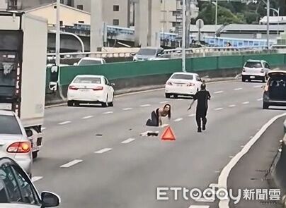 台中長髮男酒醉!跳車跪地跳舞「熱情擁抱司機」 超扯畫面曝 | ETtoday社會新聞 | ETtoday新聞雲