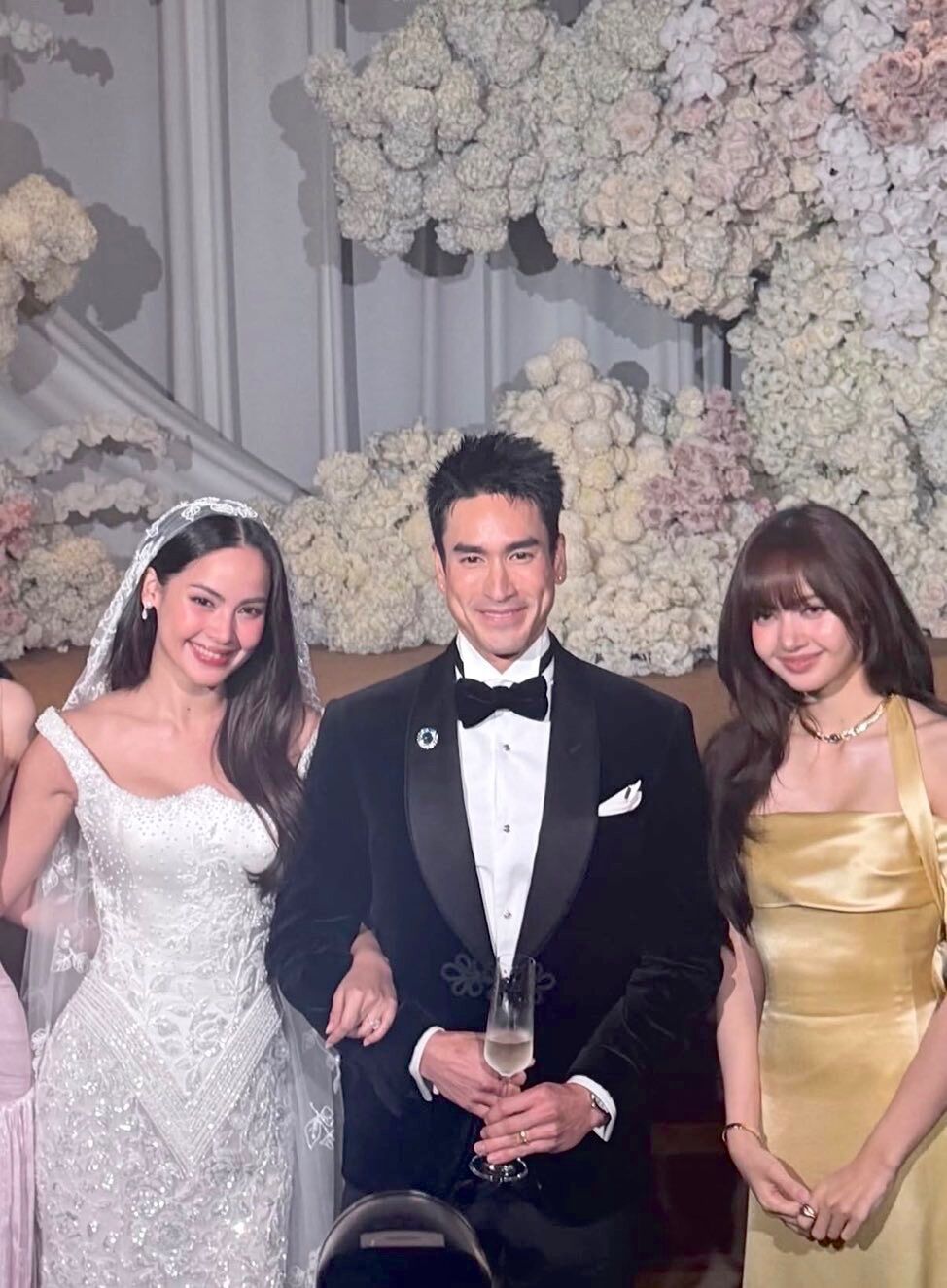 ▲▼Lisa出席Nadech與Yaya曼谷婚宴。（圖／翻攝自X）