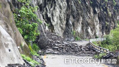 屏東豪雨釀災!霧台鄉佳暮部落聯外道路 土石崩落一度阻通行
