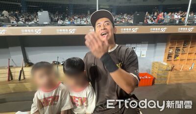 陳傑憲電梯遇草蜢竟沒認出!還邀「明天來看球」 事後尷尬爆笑