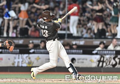 43歲6天陳鏞基明星賽開轟!超越林仲秋 改寫史上最年長全壘打
