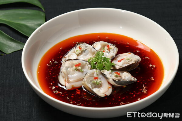 ▲晶華軒「醬滷澳洲黑金鮑」、「紅油浸宜蘭粉蛤」。（圖／晶華提供）