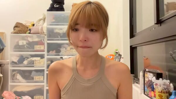 ▲▼阿圓訂閱突破百萬，當場落淚。（圖／翻攝自阿圓YT）
