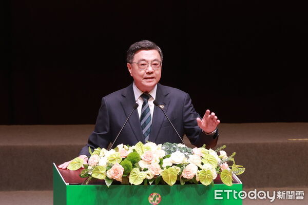 卓揆酸蔣萬安敬老卡每月僅600點 北市府打臉：使用範圍全國之冠