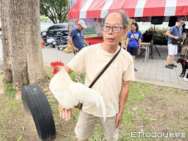 ▲童小芸參加「毛孩童樂會」，推廣認養代替購買、不棄養及尊重生命理念。（記者林東良攝，下同）