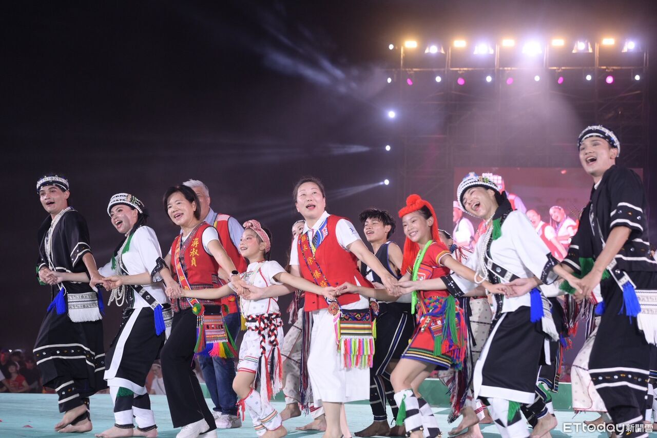 綻放之夜!南島聯合豐年節舞團震撼接力 大合唱掀起最高潮 | ETtoday地方新聞 | ETtoday新聞雲